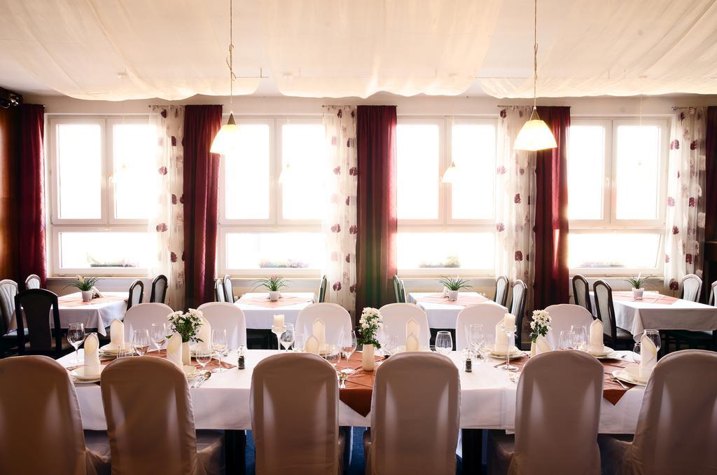 Hotel Gregor Modřice Екстериор снимка