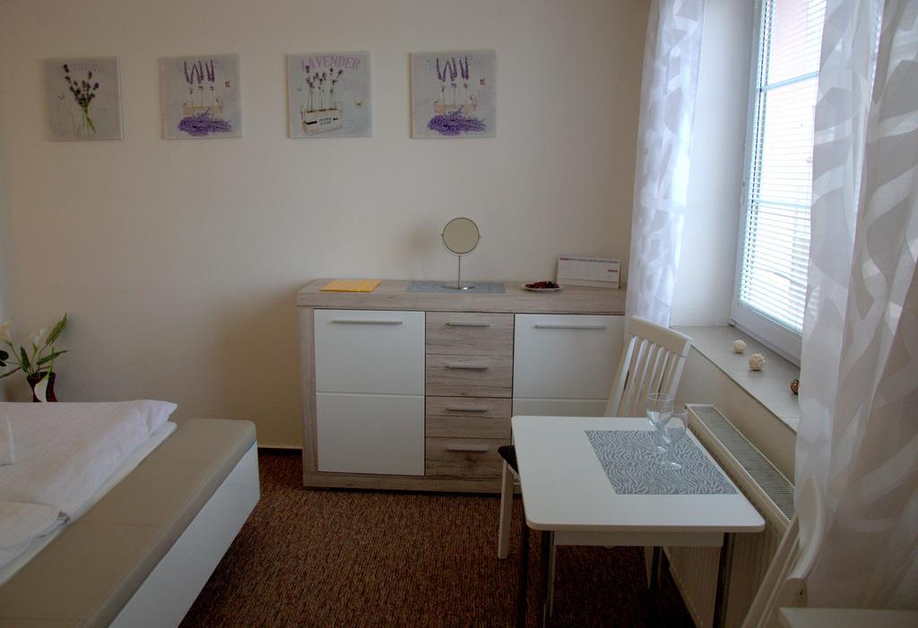 Hotel Gregor Modřice Екстериор снимка