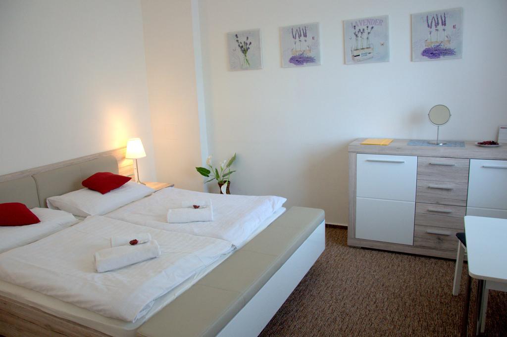 Hotel Gregor Modřice Екстериор снимка